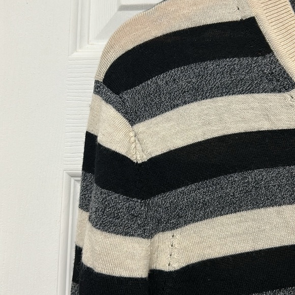 ARMANI EXCHANGE V neck merino wool sweater.  Size M. - Picture 5 of 9